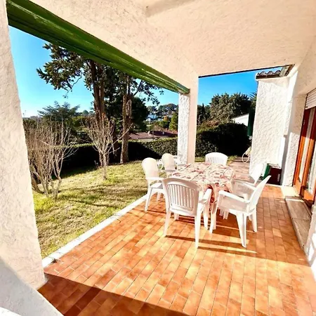 Maria Giovanna 2, Taunus Semesterbostad Numana